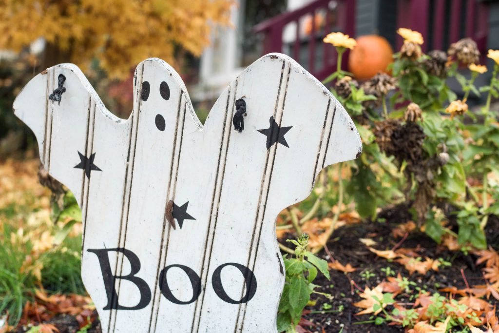 halloween, halloween sign, yard decoration